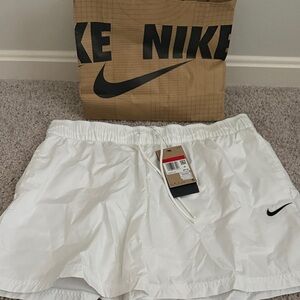 Nike Women's Athletic White Shorts NWT SZ L